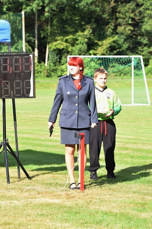 Mladí hasiči se utkali v sobotu dopoledne na kladrubském fotbalovém hřišti v rámci soutěže Kladrubská studna.