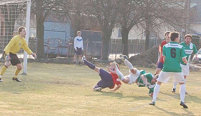  Mužstvo Sparty Dlouhý Újezd si v 1. A třídě „vyšláplo“ na favorizovanou Sušici a vyhrálo 2:0.