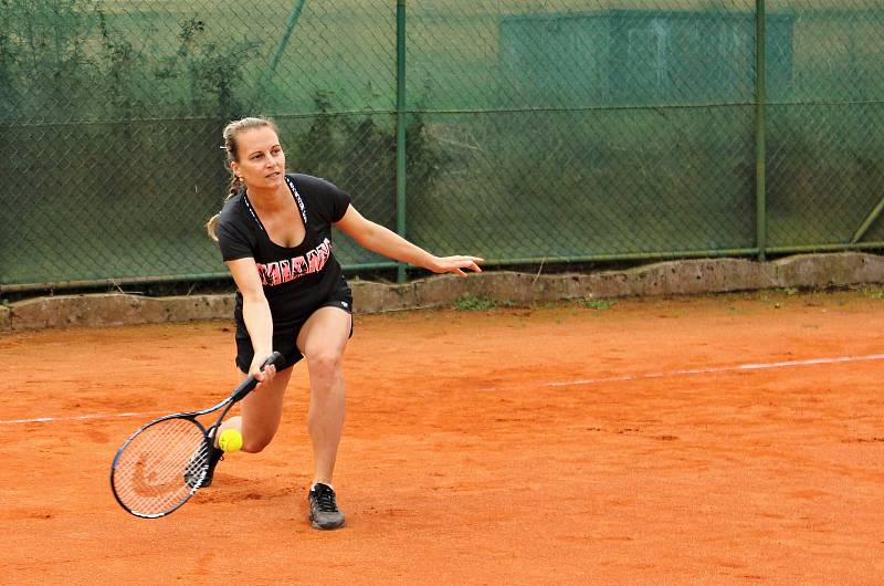 Tenisový kurt ve Studánce hostil čtvrtý ročník turnaje Prase Cup.