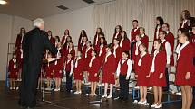 Tradičním vánočním koncertem završil letošní rok Tachovský dětský sbor. 