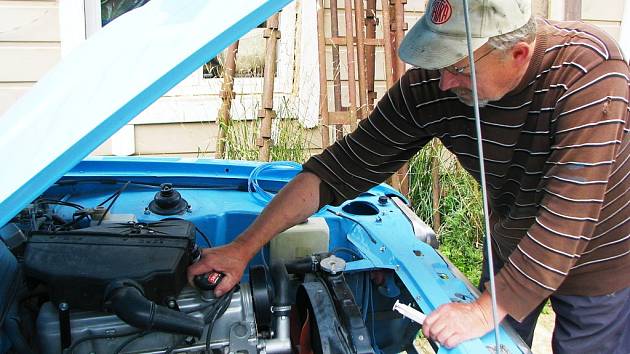 Jaroslav Hofmann a jeho veterán Ford Capri.