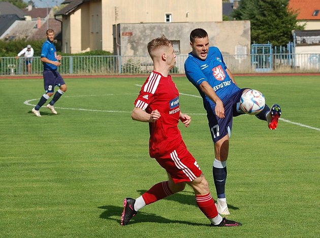MOL Cup, předkolo: FK Tachov (na snímku fotbalisté v modrých dresech) - SK Klatovy 1898 (červení) 1:3.