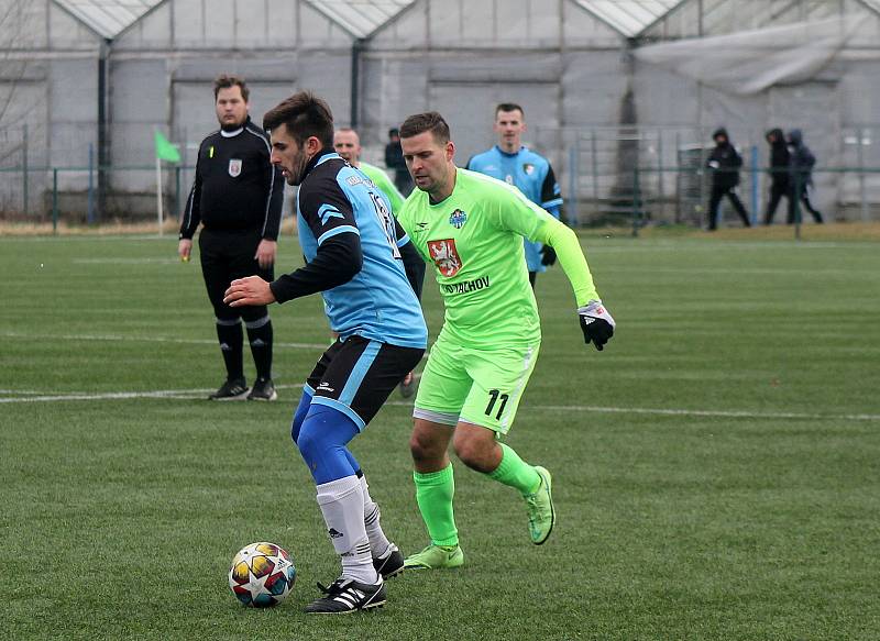 3. kolo Poháru PKFS: TJ Keramika Chlumčany (na snímku fotbalisté v modrých dresech) - FK Tachov 2:3 (2:3).