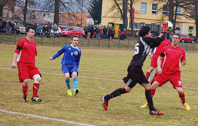 Fotbal: V okresním derby 1. A třídy prohrála Chodová Planá s Chodským Újezdem 1:4.