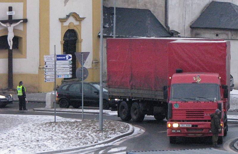 Porucha kamionu komplikovala dopravu v Tachově.