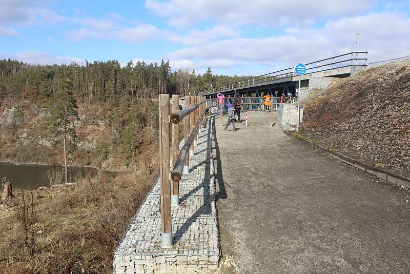 Pňovanský most na přelomu února a března.