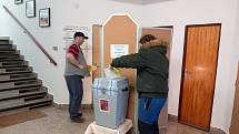 Volba hlavy státu přivádí obyvatele Tachovska od začátku otevření volebních místnostní.