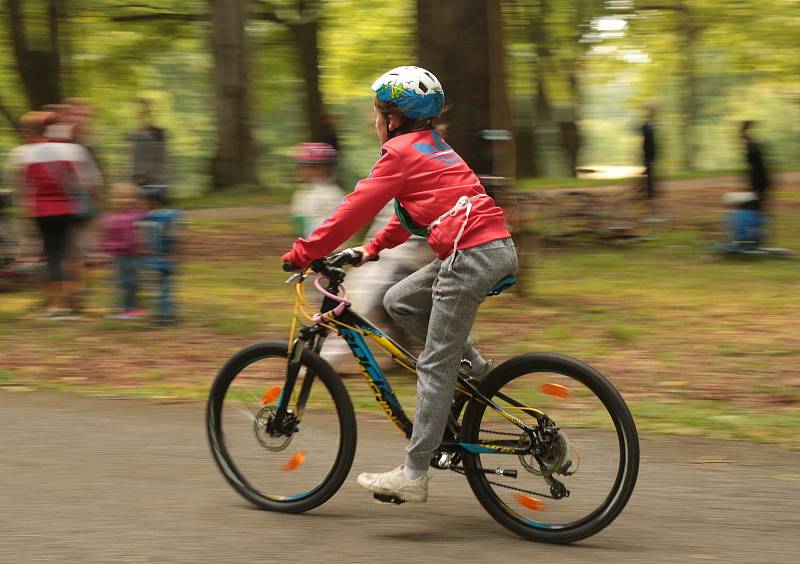 Malí cyklisté závodili v parku