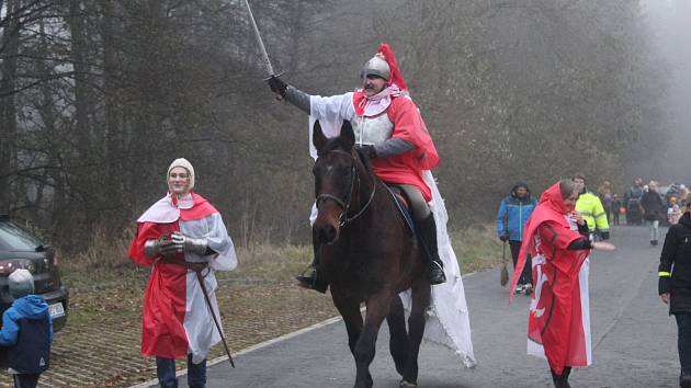 Lampionový průvod vyšel po cyklostezce od tachovských sportovišť do osady Světce.