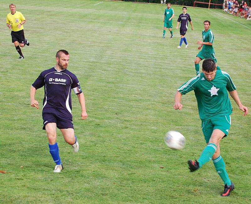  Premiéra v přeboru Rozvadovu nevyšla, Kolovečtí byli nad jejich síly, vyhráli 0:4.