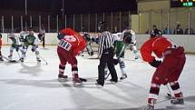 Jedno z utkání regionálního přeboru v ledním hokeji svedlo dohromady mužstva HC Stříbro 06 a HC Tachov. Domácí vyhráli 9:3.