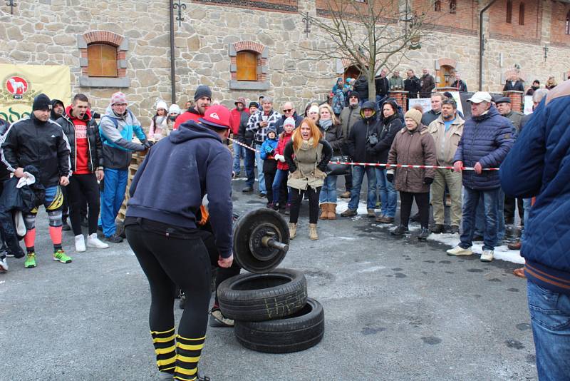 Ze závodů Strongman v Chodové Plané.