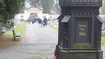 Předdušičková sobota na hřbitovech ve Svojšíně, v Lukové u Manětína a v Domažlicích.