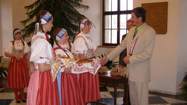 Střední odborná škola ve Stříbře oslavila dožínky.