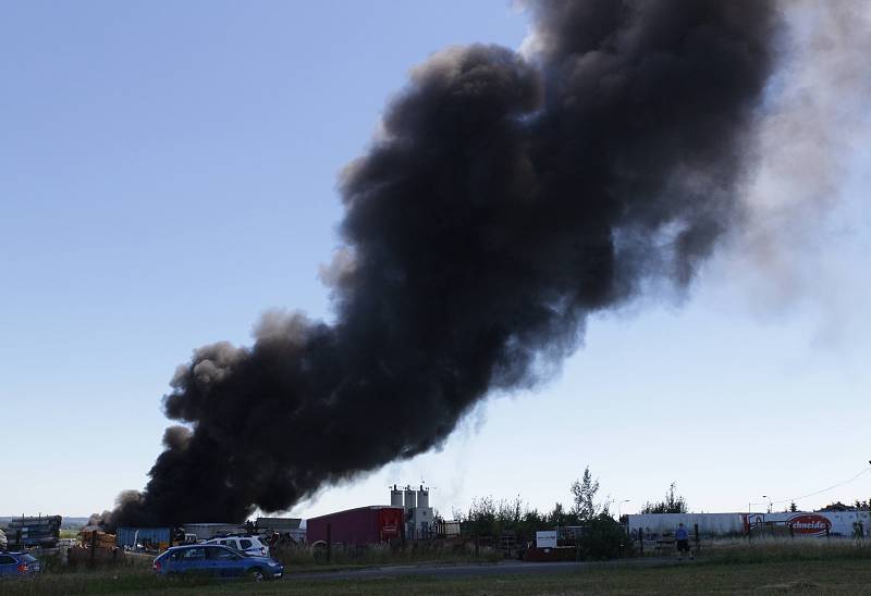 Během pondělního odpoledne došlo nad Tachovem v prostorách jedné z firem k požáru