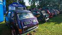V rekreačním středisku Sycherák se sešli majitelé vozů Fiat 126 a uspořádali svým přátelům svatbu. Následovala spanilá jízda a soutěže zdatnosti v řízení.