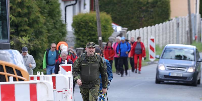 Vzpomínkového pochodu Lidických žen se na Tachovsku v sobotu účastnilo na padesát zájemců o turistiku a historii konce druhé světové války.