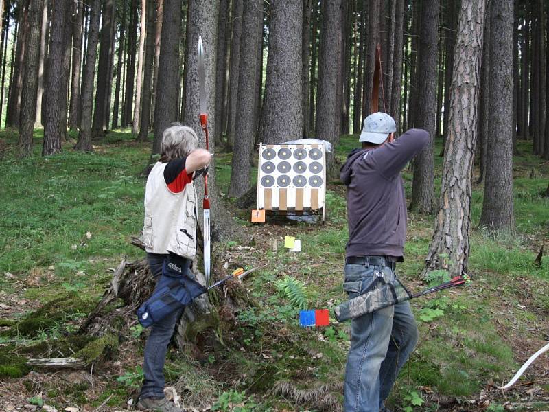 LUKOSTŘELBA je sportem, kde hlavní roli v úspěchu hrají klid a umění soustředit se. 