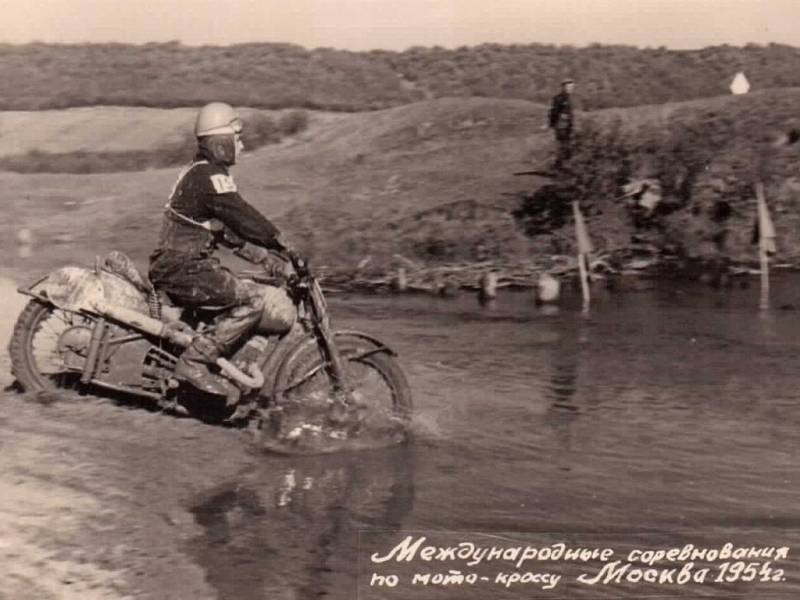 Třiaosmdesátiletý Miloslav Souček ze Stříbra vzpomíná na reprezentační začátky v motokrosu.