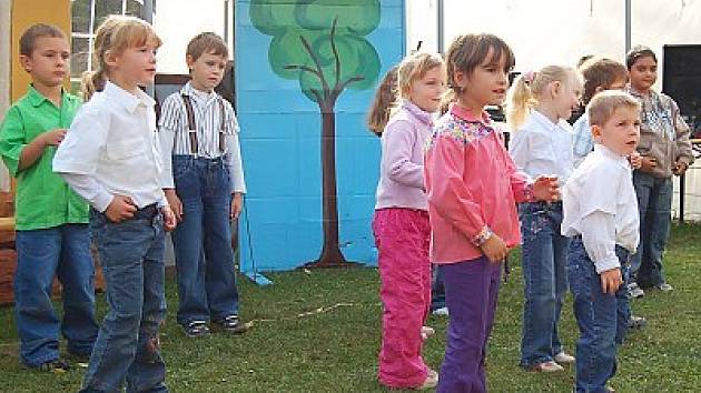 Tanec dětí, podle ohlasů diváků, byl přímo dokonalý. Děti, které mateřinku v současné době navštěvují, byly rády, že se všechna jejich vystoupení líbila.