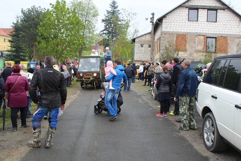 Prvomájový průvod v Borovanech 1. května 2019.