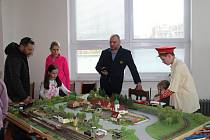 Nejen velké modelové kolejiště obdivovali návštěvníci během výstavy pořádané tachovskými železničními modeláři.