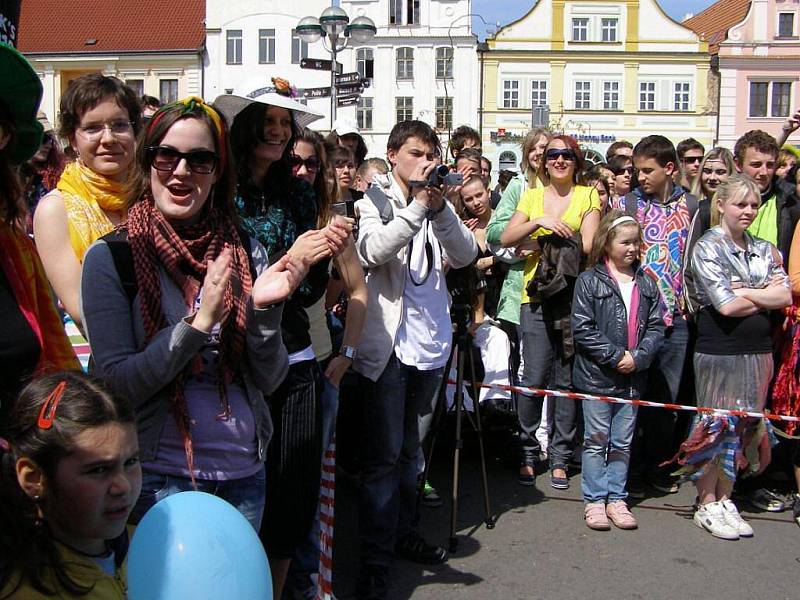 Majálesový průvod prošel městem k náměstí