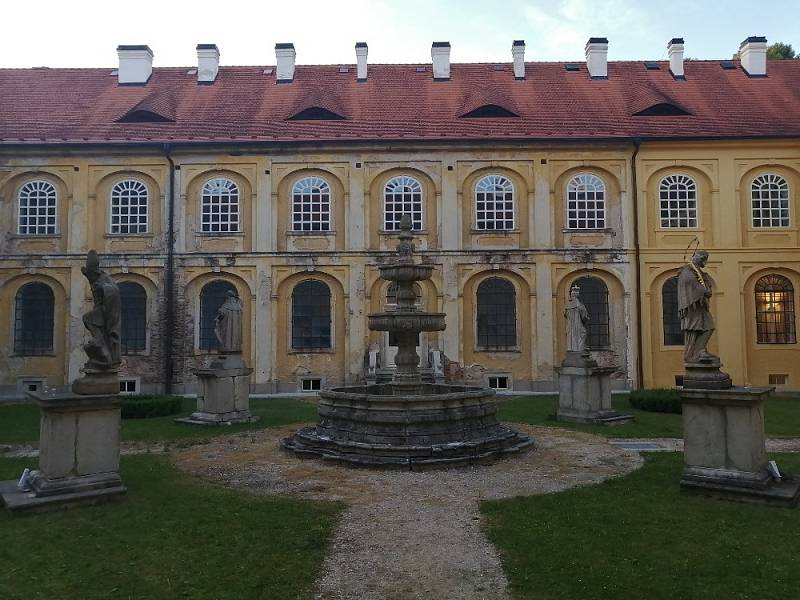 Monastýrování v Kladrubech: prohlídka kláštera i luštění tajenky