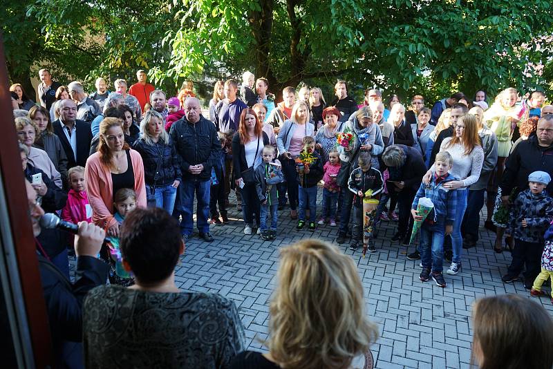 Své lavice obsadily také tři třídy nových prvňáčků na Základní škole Hornická v Tachově.