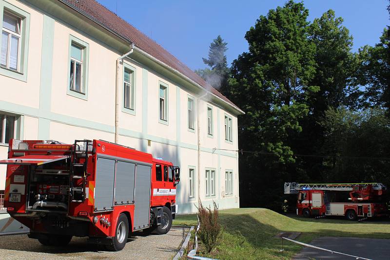 Hasičské cvičení ve škole v Světcích