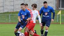 Fotbalisté FK Tachov (na snímku fotbalisté v modrých dresech).