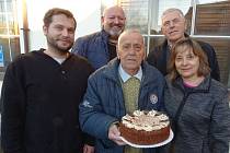 Jaroslav Dostál oslavil s přáteli chovateli své 92. narozeniny.