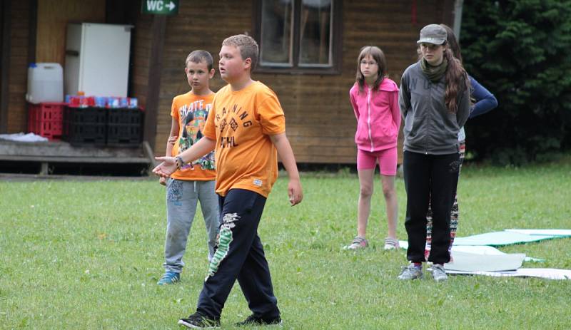 Letní tábory dětí organizuje už dvě desítky let Český Červený kříž oblastní spolek v Tachově. 