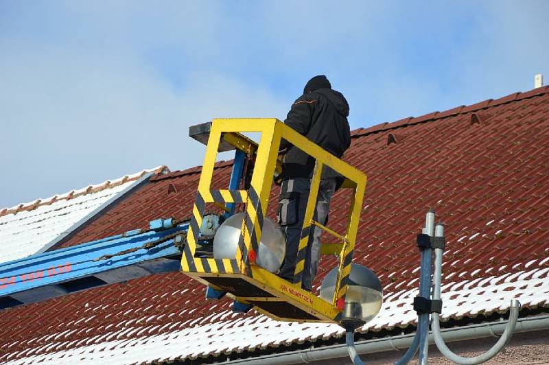 Výměna pouličních lamp v Černošíně.