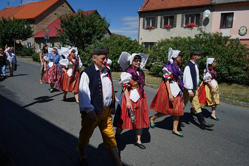 Stráží o víkendu prošel průvod  Baráčníků. Oslavili tak půl století od svého založení. Společně s nimi se na cestu vydala také stříbrská Amátovka.