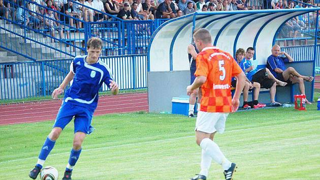 Tachov (v modrém) přehrál Spartak Chrást 3:0.