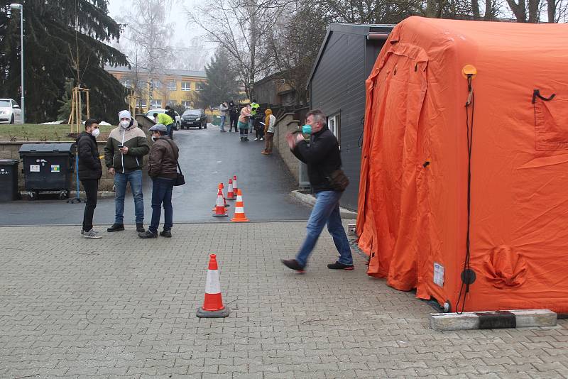 Nedělní testování pendlerů v Rozvadově a Tachově.