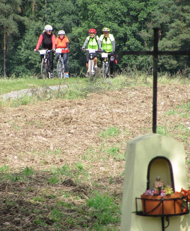 Cyklistického podniku se účastnili i kolaři z Tachovska.