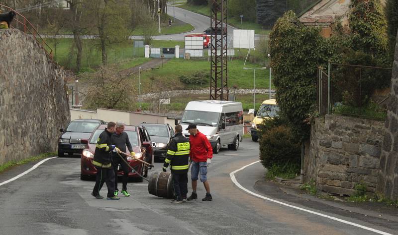 Pivní sezónu zahájili dokoulením sudu, protli i tisící kilometr