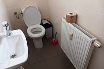 Veřejné toalety v Boru jsou čisté a v naprostém pořádku. Jedinou chybičkou je chybějící značení na náměstí, tabulka je pouze přímo na budově trafiky, kde se nacházejí