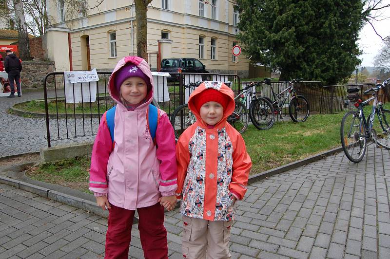 Deštivé počasí a teplota do deseti stupňů měla vliv na počet účastníků letošní Plánské 50.