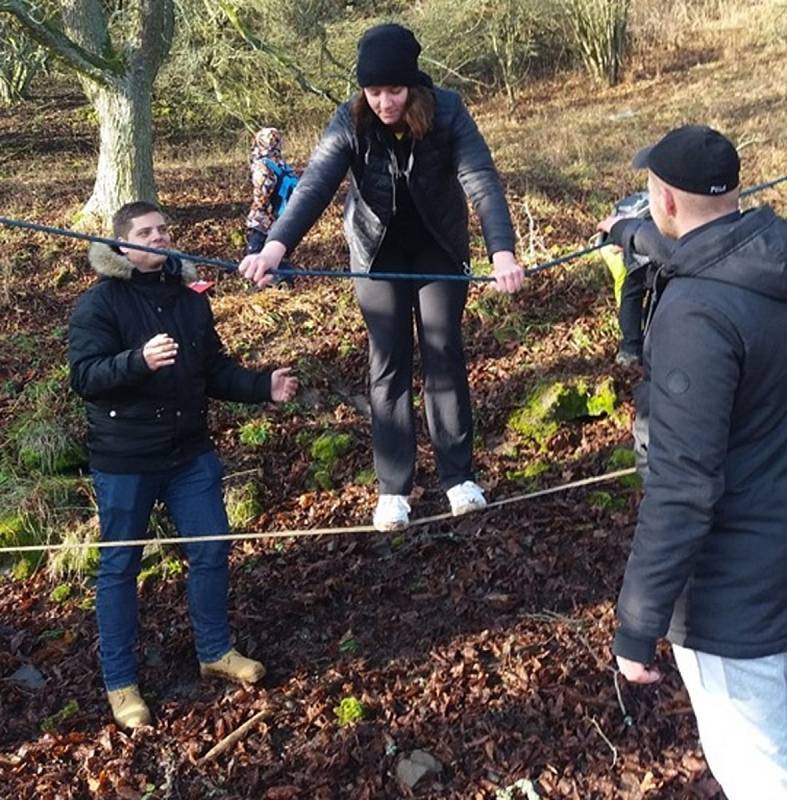 Mladí závodníci si zdokonalovali vlastnosti potřebné k obraně státu.