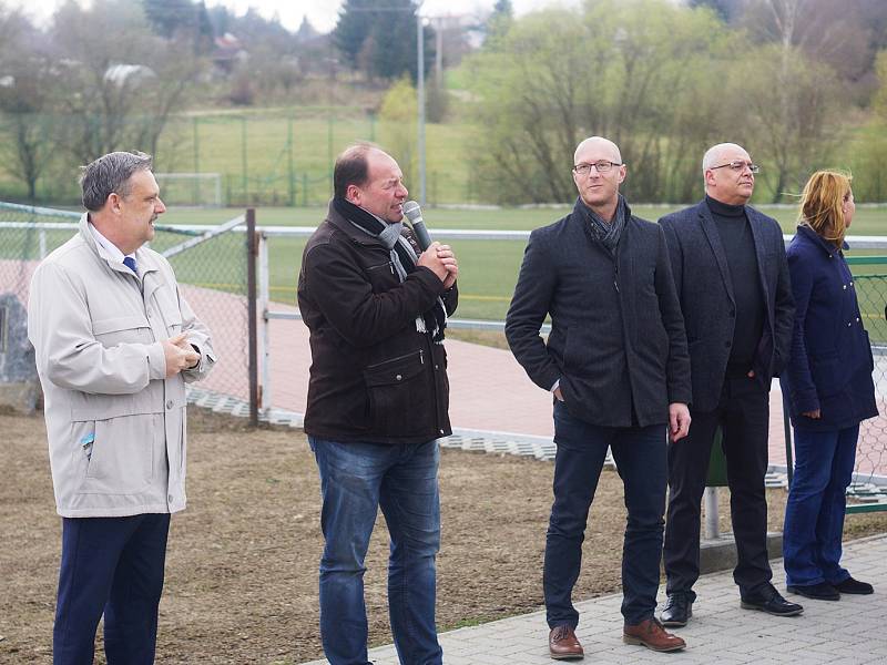 Desítky jezdců všech věkových kategorií si přišlo vyzkoušet nově opravený skatepark v okresním městě. První dojmy jsou vesměs velmi pozitivní.