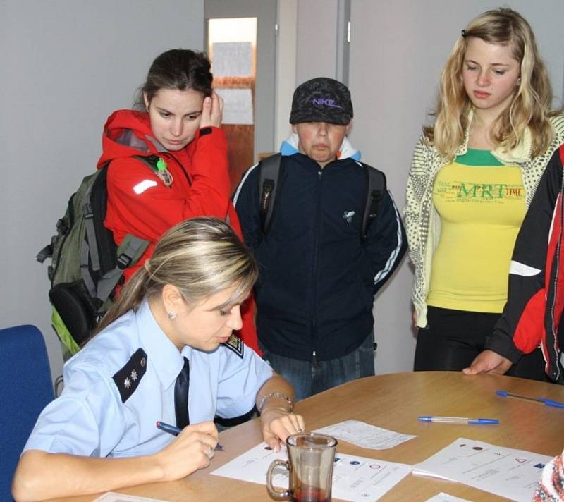 Okresní kolo soutěže Malý záchranář se uskutečnilo ve čtvrtek v Tachově u profesionálních hasičů. 