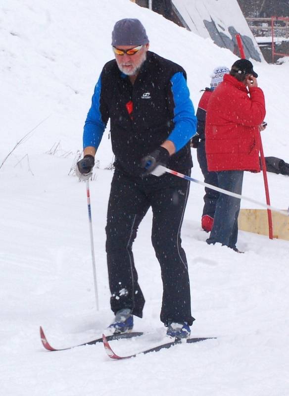 Ve Ski areálu Přimda se běžel lyžařský závod na 15 kilometrů klasickým způsobem.