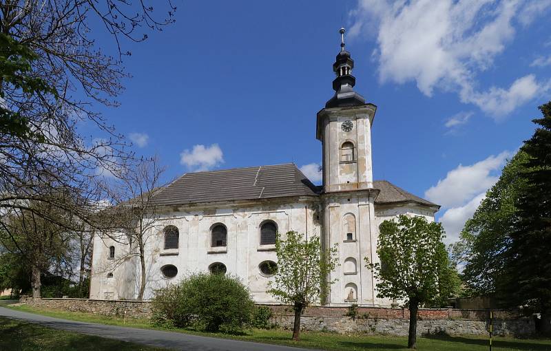 Mumie měšťanů v kryptě pod kostelem svatého Petra a Pavla v Mnichově.