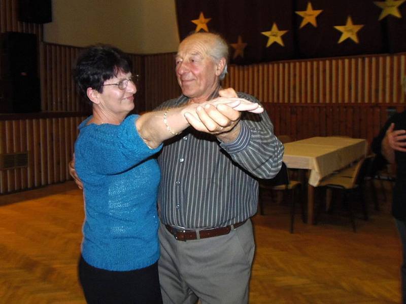 Senioři tančili s Chodovarkou