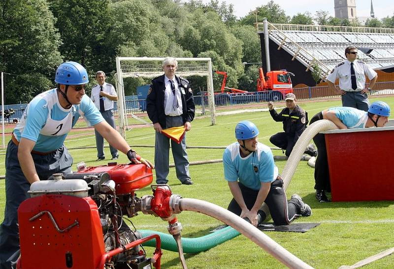 Profesionální hasiči Plzeňského kraje se utkali v krajském kole v požárním sportu. 