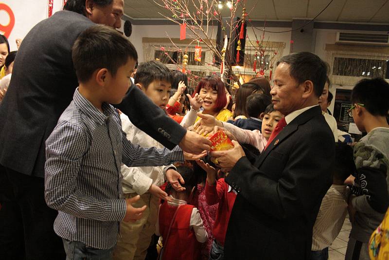 Vietnamská komunita žijící na Tachovsku oslavila tradiční vietnamský svátek k přivítání Nového roku.