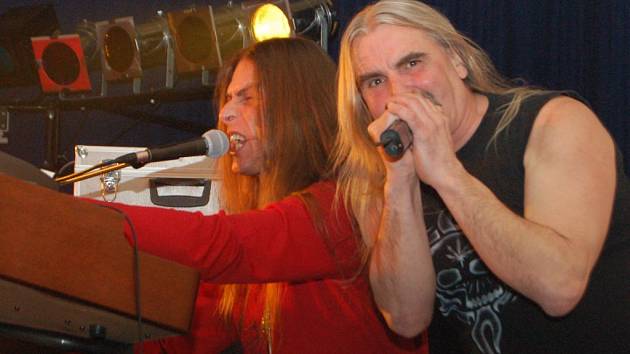 Martin Uxa a Jan Haško, dvě osobnosti, které jsou neodmyslitelně spjaty s historií i současností karlovarské rockové kapely Coda.